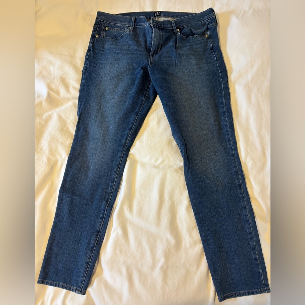 Women’s gap 32 R true skinny medium wash jeans